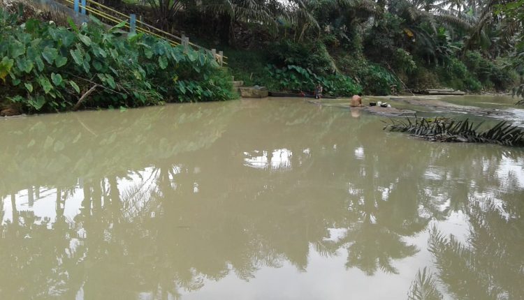 Sumur Mengering Warga Tabir Terpaksa Gunakan Air Sungai Aur Yang