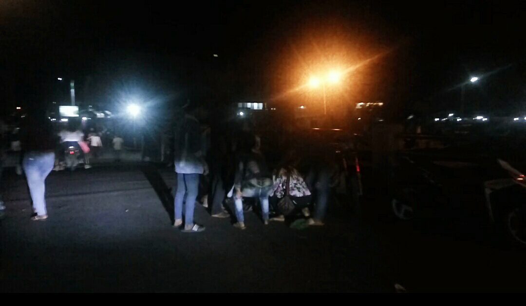 (Video) Perkelahian Antara “Cewek” Pegawai Cafe WFC Kuala Tungkal