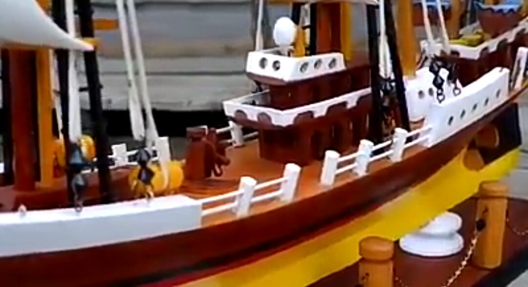 Kreativitas Menembus Batas, Limbah Kayu Disulap Menjadi Miniatur Kapal