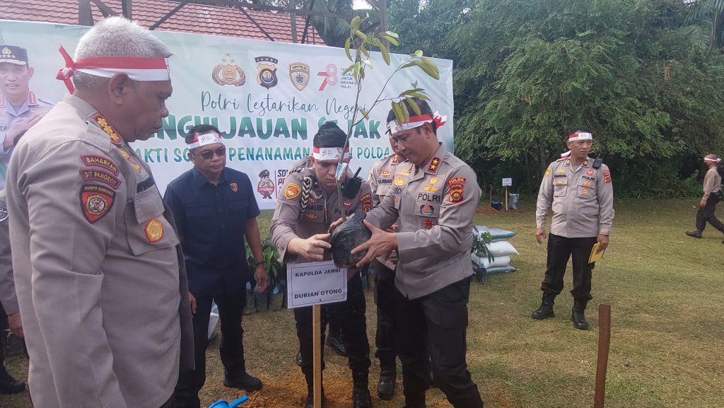 Peduli Lingkungan Dengan Menanam Pohon Ini Pesan Kapolda Jambi Saat Penanaman Pohon Di Spn