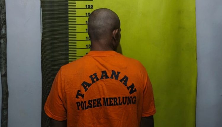 “Pelaku saat diamankan Polisi“
