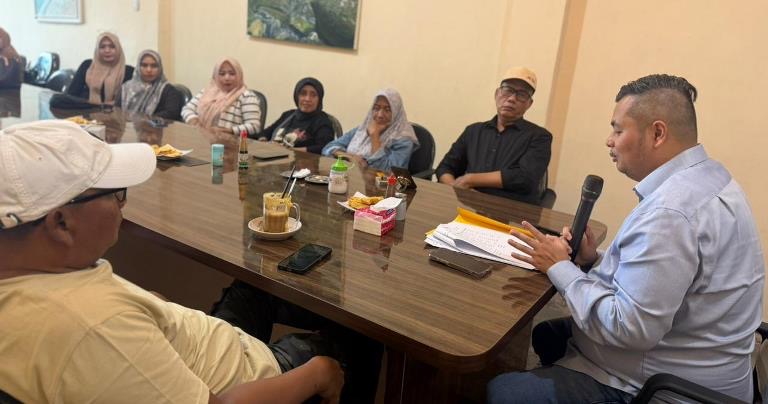 Serap Aspirasi Warga, Ketua DPRD Kota Jambi Terima Silaturahmi Emak-emak Ketua RT di Solok Sipin dan Murni