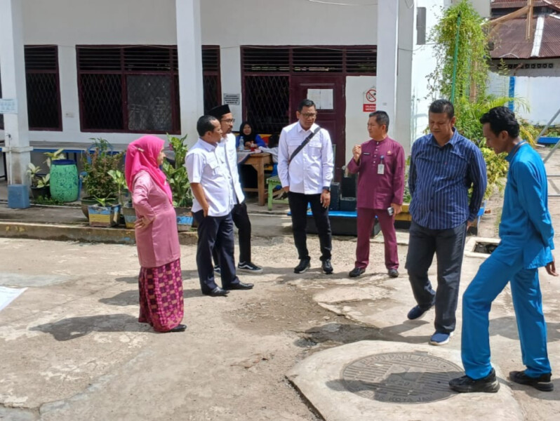 Komisi IV DPRD Kota Jambi Dorong Perbaikan Drainase SMPN 2 Kota Jambi Yang Kerap Tergenang