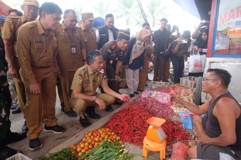 Wakil Bupati Muaro Jambi Pastikan Ketersediaan Bahan Pokok di Pasar Sengeti Aman Jelang Ramadhan