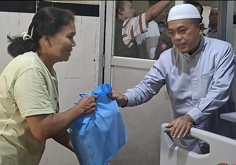 Sambangi RSUD Raden Mattaher di Malam Takbiran, Gubernur Al Haris Beri Semangat untuk Pasien