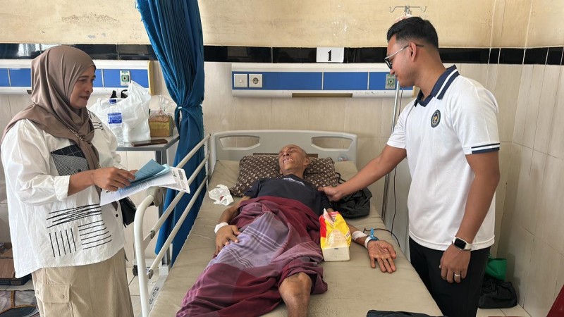 Lapas Jambi dan Bapas Serahkan Berkas Pembebasan Bersyarat Terhadap Napi Penderita Kanker Usus di RSUD Raden Mattaher