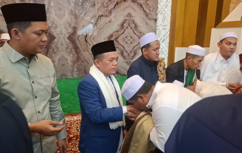 Gubernur Al Haris Salat Idul Fitri Bersama Warga di Islamic Center Jambi, Ajak Jadikan Momentum Perbaikan Diri