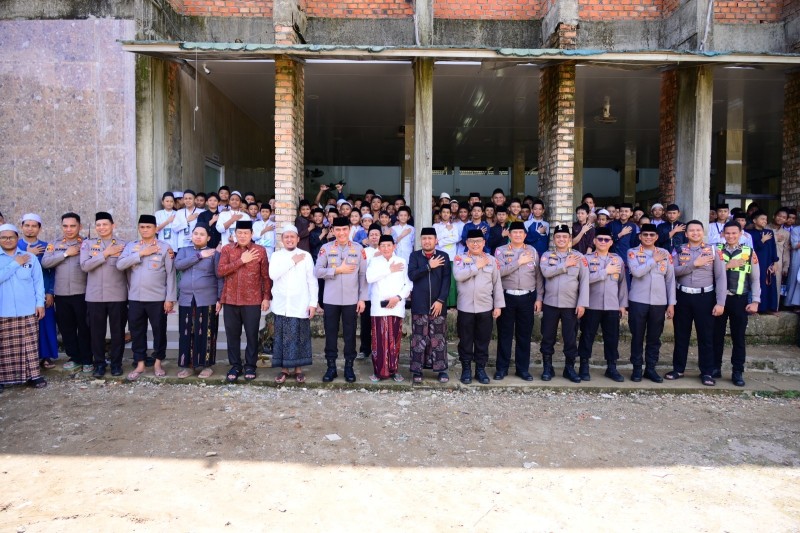 Perkuat Hubungan Polri, Tokoh Agama dan Lembaga Pendidikan, Kapolda Jambi Jalin Silaturahmi dengan Ponpes Darul Arifin