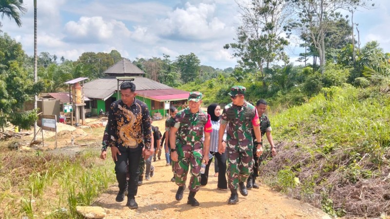 Danrem 042/Gapu Pastikan TMMD Tepat Sasaran: Infrastruktur Desa Dikebut, Akses Ekonomi Warga Didorong