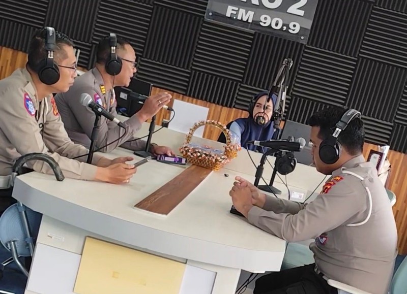 “Edukasi Keselamatan di Udara” Ditlantas Polda Jambi Bedah Faktor Utama Kecelakaan Melalui RRI Pro 2