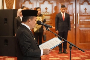 Lantik Sudirman sebagai Komisaris Utama Bank Jambi, Gubernur Al Haris Minta Pembenahan dan Kemandirian Bank Jambi