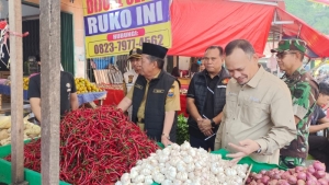 H-1 Idul Adha 1447 H, Polda Jambi bersama Wakil Gubernur, Danrem 042 Gapu Pantau Langsung Ketersediaan Bahan Pokok di Pasar Tradisional