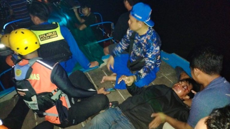 Speed Boat Bermuatan 24 Penumpang Tabrak Togok di Kuala Tungkal, Kapten Sempat Hilang