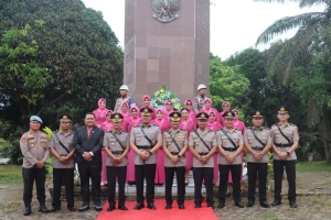 Jelang HUT Bhayangkara ke-80, Polres Sarolangun Ziarah ke TMP Satria Bhakti Kenang Jasa Para Pahlawan