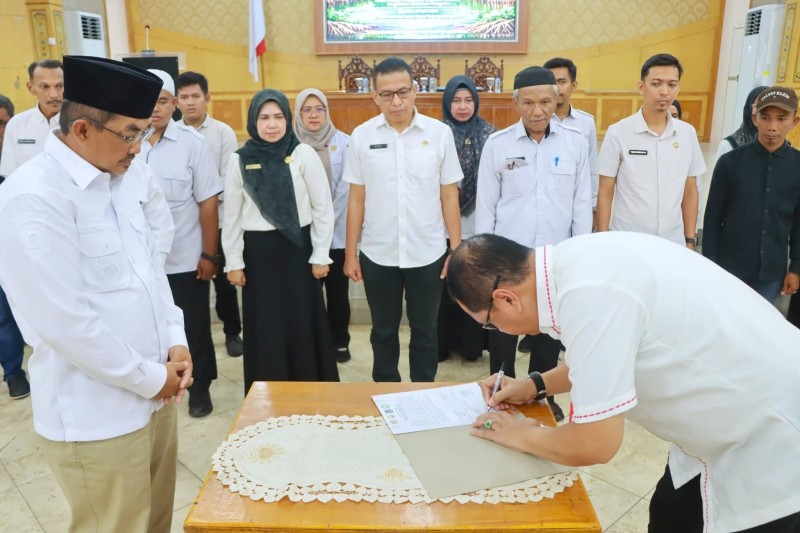 Jaga Benteng Pesisir, Bupati Anwar Sadat Kukuhkan KKMD Tanjab Barat