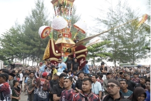 Wakili Gubernur, Kadiskominfo Jambi Hadiri Puncak Hoyak Tabuik 2026 di Pantai Gandoriah