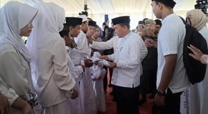 Peringatan 10 Muharram 1448 H, Gubernur Al Haris Santuni 2.000 Anak Yatim