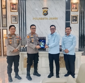 Perkuat Sinergi, Direktur Utama Perumda Tirta Mayang Silaturahmi dengan Kapolresta Jambi