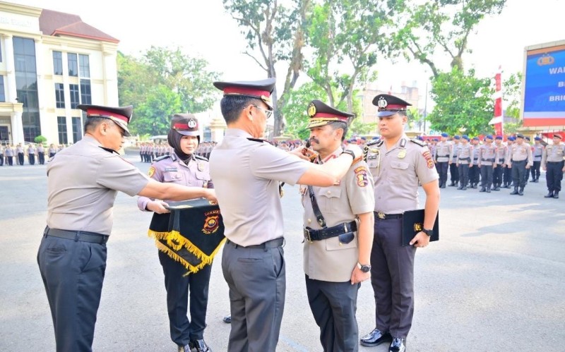 Kapolda Irjen Pol Krisno Pimpin Langsung Upacara Sertijab Wakapolda Jambi dari Brigjen Pol Benny Ali kepada Brigjen Pol K Yani Sudarto