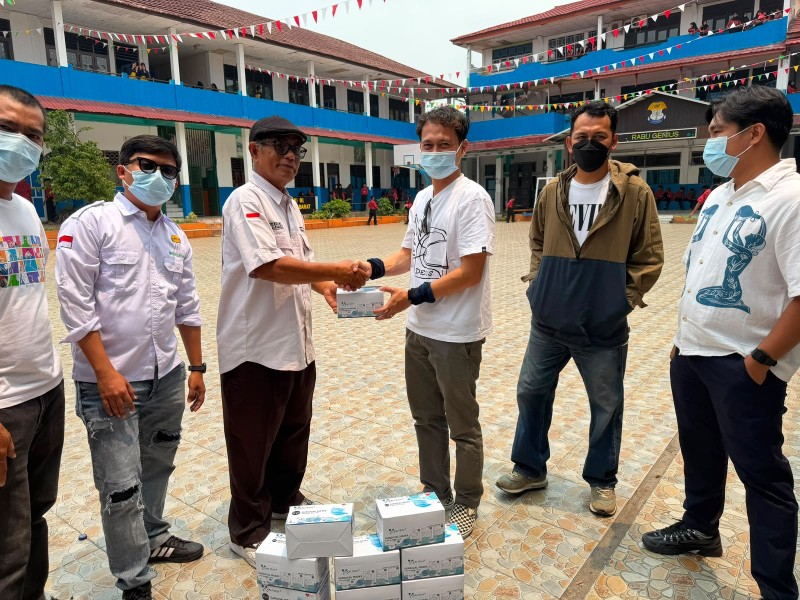 Kualitas Udara Memburuk, HIPMI Tanjab Barat Bagikan 2.000 Masker Gratis