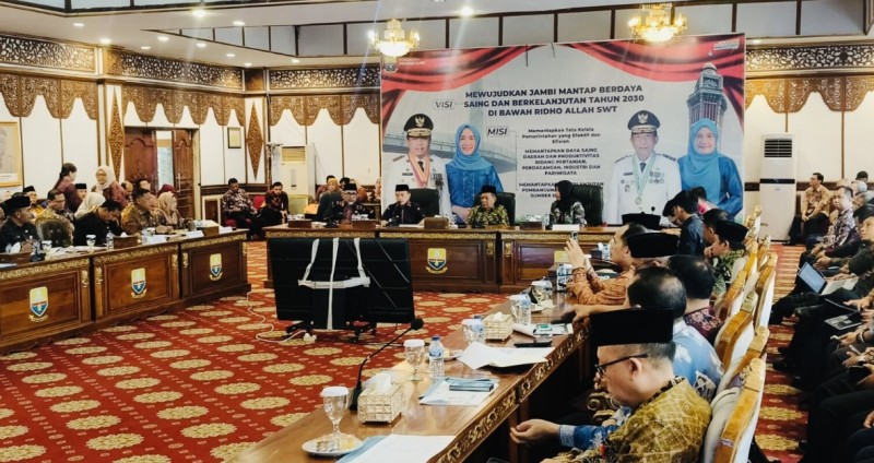 Al Haris Pimpin Evaluasi SAKIP Pemprov Jambi, Targetkan Predikat BB: “Harga Mati!”