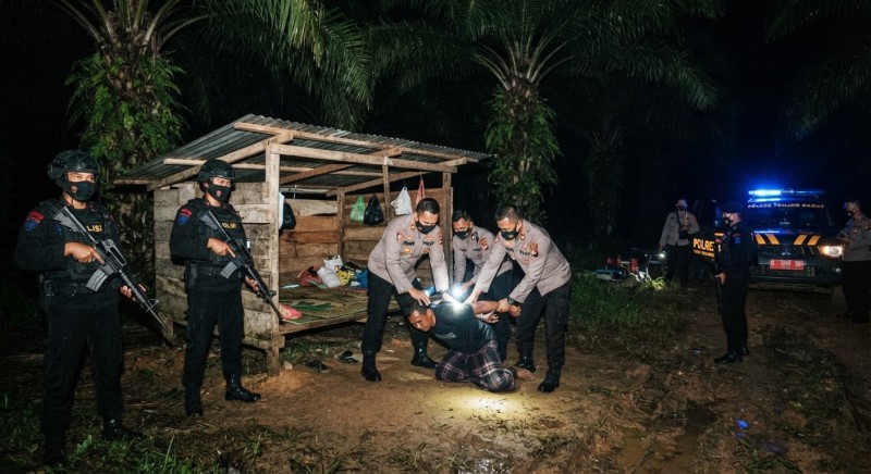 Petani Sawit di Tanjab Barat Ditembak OTK Saat Panen, Polisi Ringkus Satu Pelaku dan Buru Eksekutor Utama