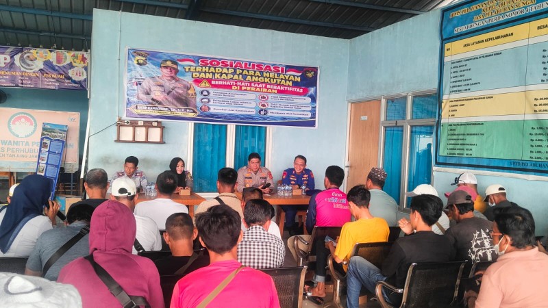 Tekan Risiko Kecelakaan Laut, Kapolres Tanjab Barat Ingatkan Agen Pelayaran dan Nelayan Sediakan Life Jacket